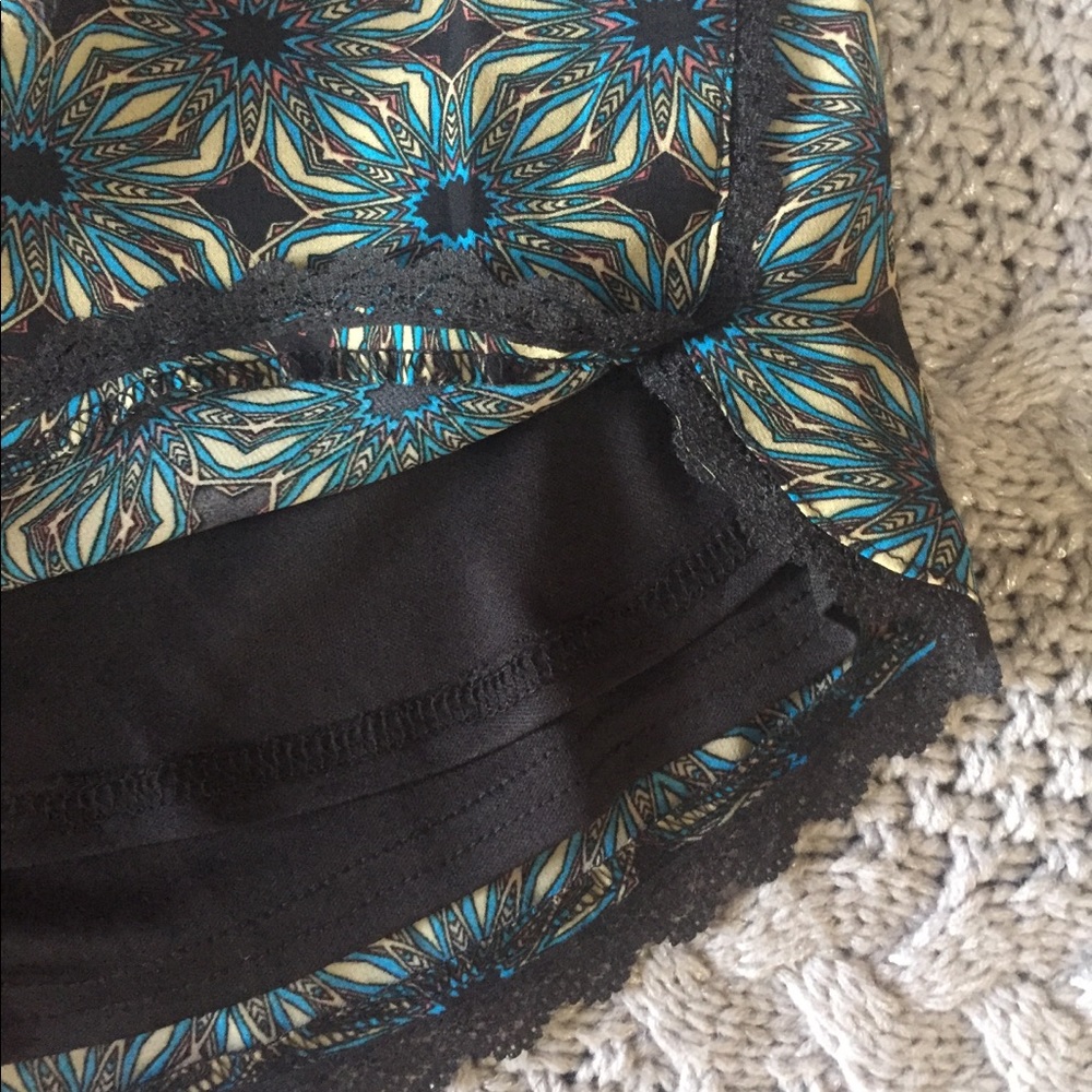 Patterned shorts - Picture 3 of 5